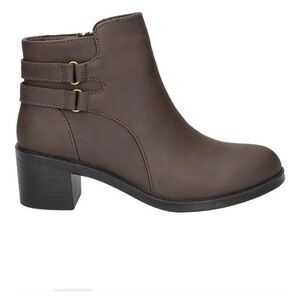 Easy street brown ankle boots size 9 wide
